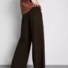Bequeme Jogginghose aus Baumwollmischung mit weitem Bein Bequeme Jogginghose aus Baumwollmischung mit weitem Bein