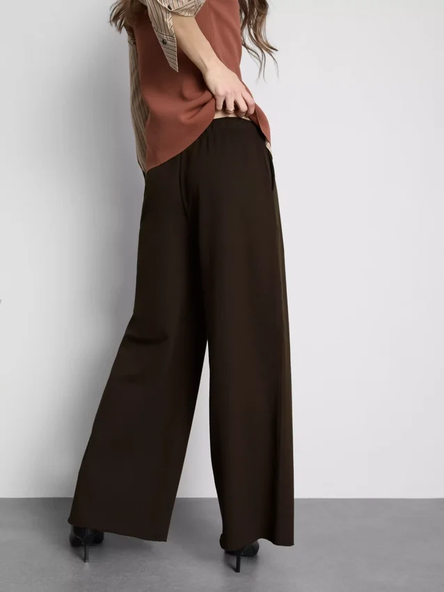 Bequeme Jogginghose aus Baumwollmischung mit weitem Bein Bequeme Jogginghose aus Baumwollmischung mit weitem Bein