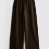 Bequeme Jogginghose aus Baumwollmischung mit weitem Bein Bequeme Jogginghose aus Baumwollmischung mit weitem Bein