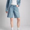 Bermuda-Shorts aus Denim mit unversäubertem Saum Bermuda-Shorts aus Denim mit unversäubertem Saum