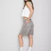 Bermuda-Shorts aus Denim mit unversäubertem Saum Bermuda-Shorts aus Denim mit unversäubertem Saum