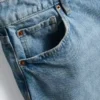 Bermuda-Shorts aus Denim mit unversäubertem Saum Bermuda-Shorts aus Denim mit unversäubertem Saum