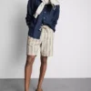 Bermudashorts mit strukturierten Streifen Bermudashorts mit strukturierten Streifen