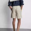Bermudashorts mit strukturierten Streifen Bermudashorts mit strukturierten Streifen