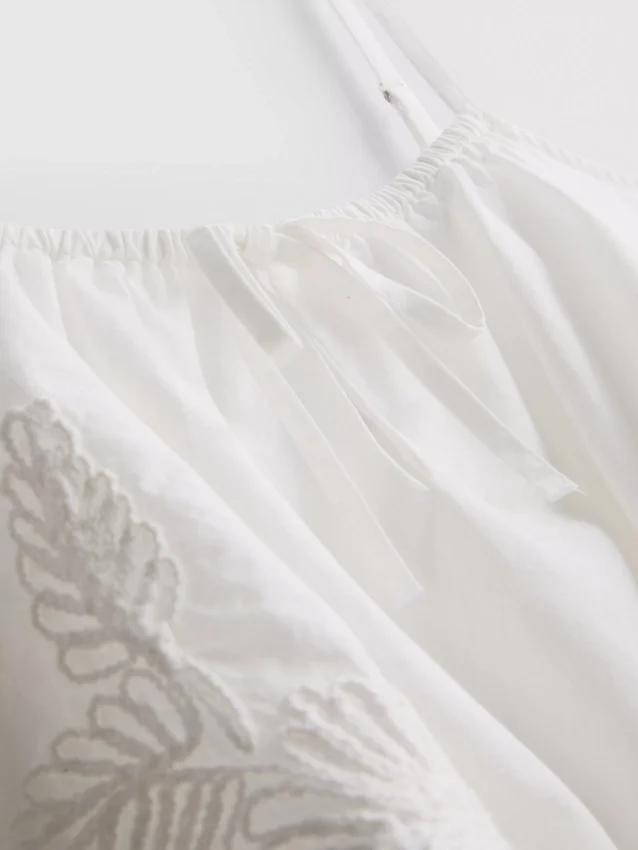 Besticktes, kurzes Cami-Top aus Baumwolle Besticktes, kurzes Cami-Top aus Baumwolle