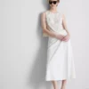 Besticktes Tanktop mit Blumenmuster und Bindeband Besticktes Tanktop mit Blumenmuster und Bindeband