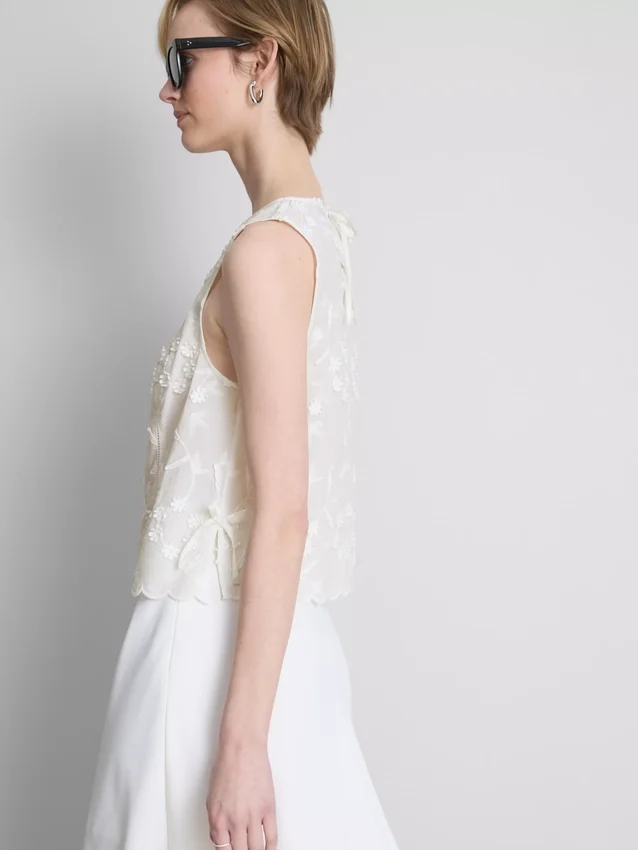 Besticktes Tanktop mit Blumenmuster und Bindeband Besticktes Tanktop mit Blumenmuster und Bindeband