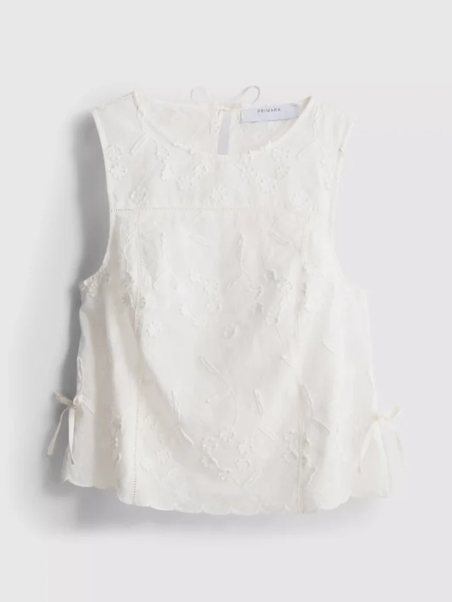 Besticktes Tanktop mit Blumenmuster und Bindeband Besticktes Tanktop mit Blumenmuster und Bindeband