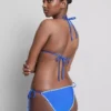 Bikini-Höschen mit seitlichen Bindebändern und Ziernähten Bikini-Höschen mit seitlichen Bindebändern und Ziernähten