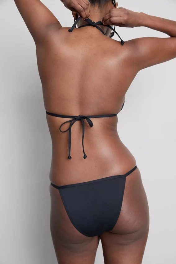 Bikini-Höschen mit Strasssteinen Bikini-Höschen mit Strasssteinen
