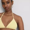 Bikini-Oberteil im Dreieck-Schnitt mit Crinkle-Struktur