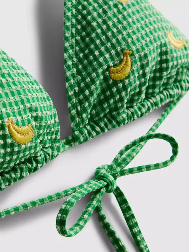 Bikini-Oberteil im Gingham-Muster mit Bananen-Stickerei Bikini-Oberteil im Gingham-Muster mit Bananen-Stickerei
