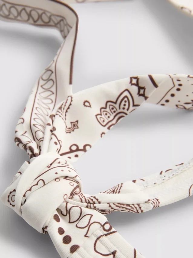 Bikini-Oberteil mit Bandana-Print und Neckholder-Ausschnitt Bikini-Oberteil mit Bandana-Print und Neckholder-Ausschnitt