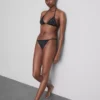 Bikini-Oberteil mit Dreiecks-Strassverzierung Bikini-Oberteil mit Dreiecks-Strassverzierung