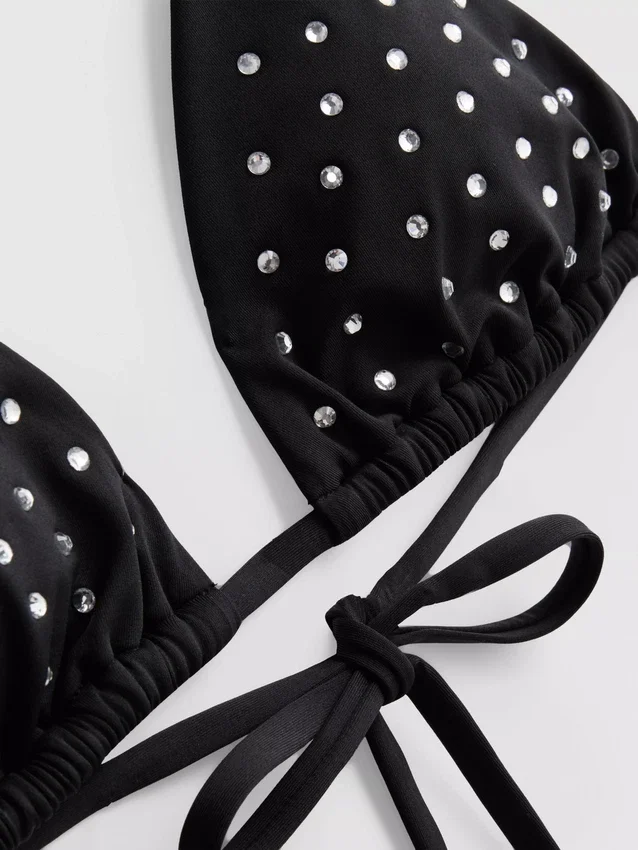 Bikini-Oberteil mit Dreiecks-Strassverzierung Bikini-Oberteil mit Dreiecks-Strassverzierung