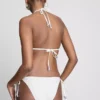 Bikini-Unterteil mit Muschelstickerei und seitlichen Bändern Bikini-Unterteil mit Muschelstickerei und seitlichen Bändern