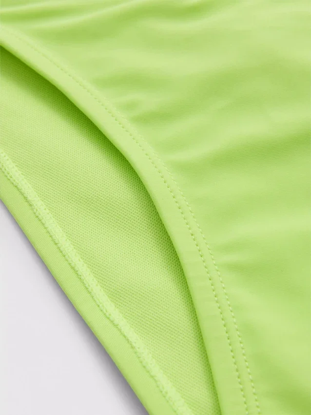 Bikini-Unterteil mit Perlenverzierung und seitlichen Bindebändern Bikini-Unterteil mit Perlenverzierung und seitlichen Bindebändern