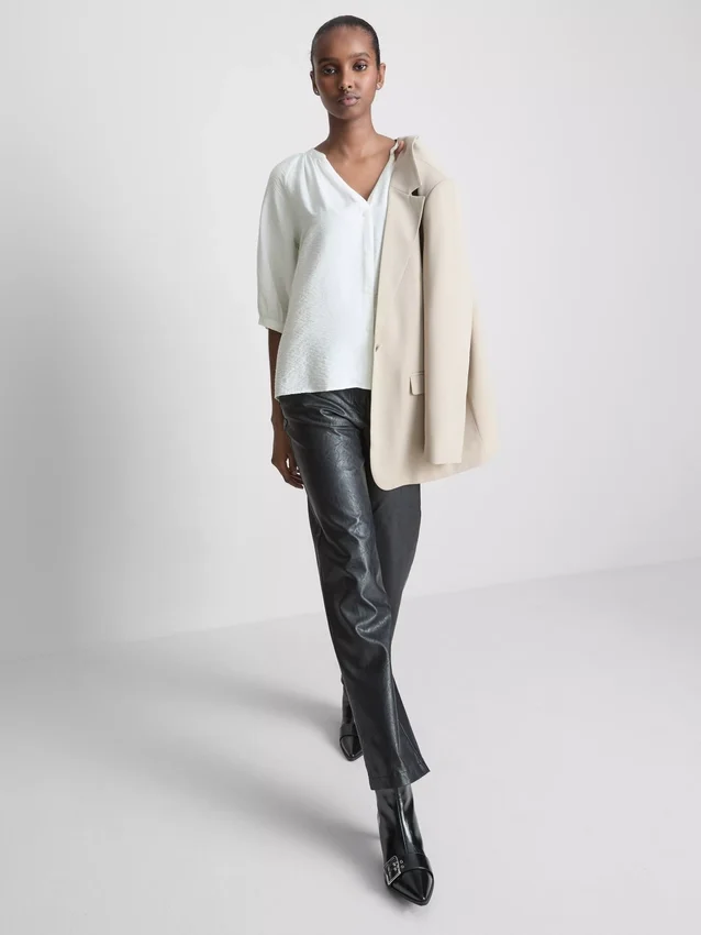 Bluse mit 3/4-Ärmeln und V-Ausschnitt Bluse mit 3/4-Ärmeln und V-Ausschnitt