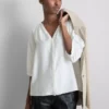 Bluse mit 3/4-Ärmeln und V-Ausschnitt Bluse mit 3/4-Ärmeln und V-Ausschnitt