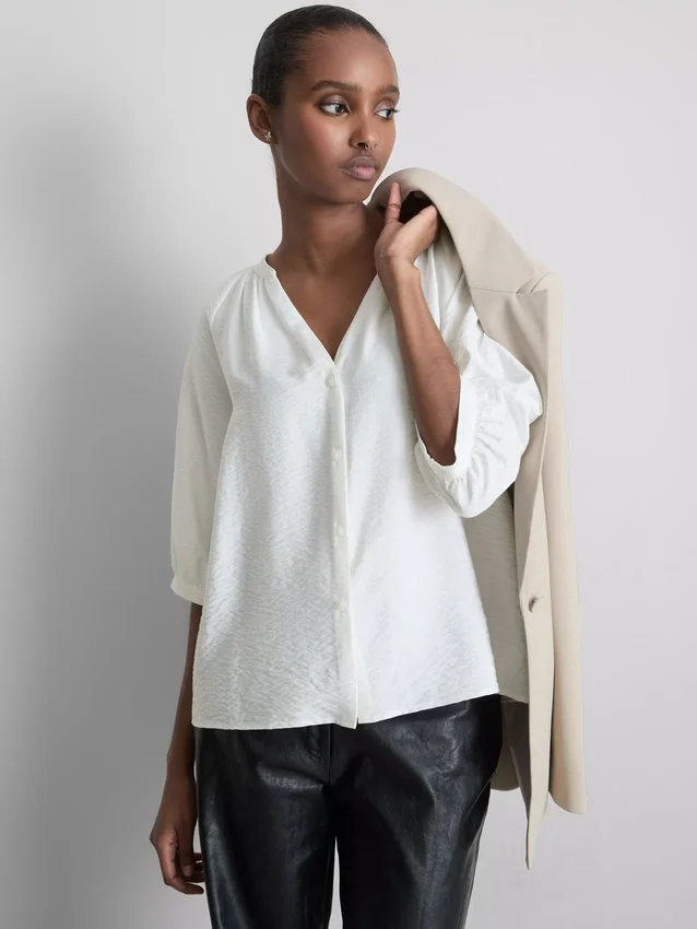 Bluse mit 3/4-Ärmeln und V-Ausschnitt Bluse mit 3/4-Ärmeln und V-Ausschnitt