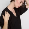 Bluse mit 3/4-Ärmeln und V-Ausschnitt Bluse mit 3/4-Ärmeln und V-Ausschnitt