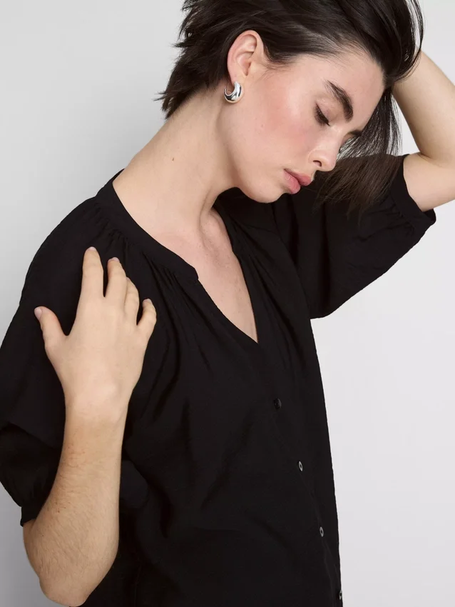 Bluse mit 3/4-Ärmeln und V-Ausschnitt Bluse mit 3/4-Ärmeln und V-Ausschnitt
