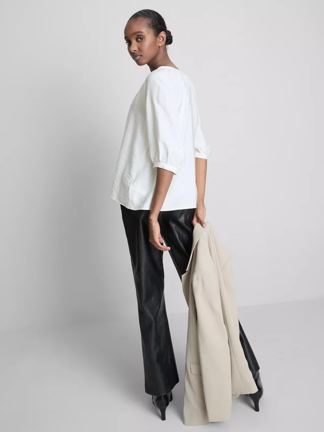 Bluse mit 3/4-Ärmeln und V-Ausschnitt Bluse mit 3/4-Ärmeln und V-Ausschnitt