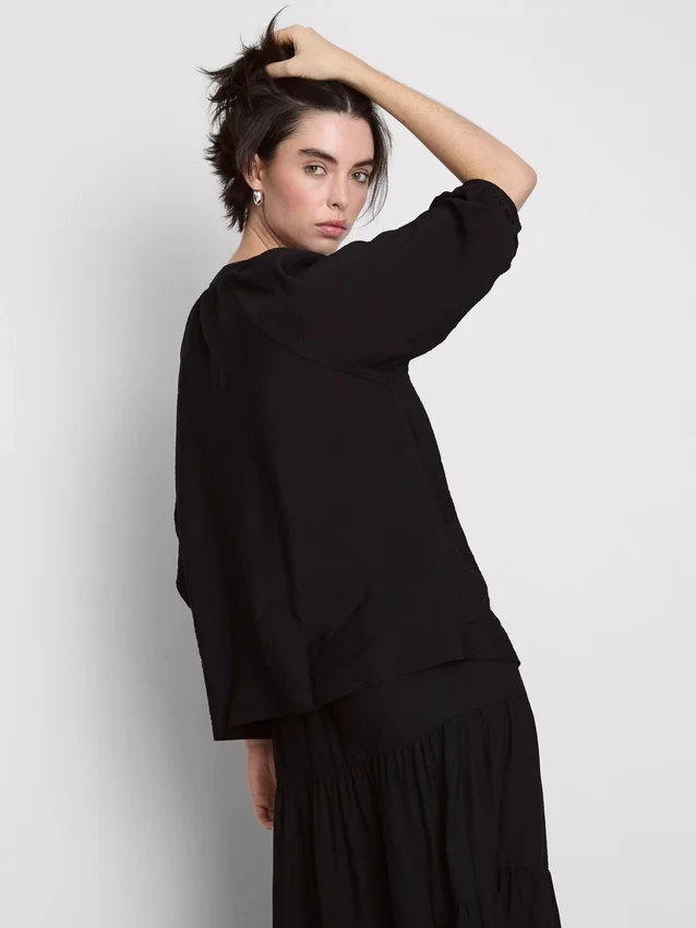 Bluse mit 3/4-Ärmeln und V-Ausschnitt Bluse mit 3/4-Ärmeln und V-Ausschnitt