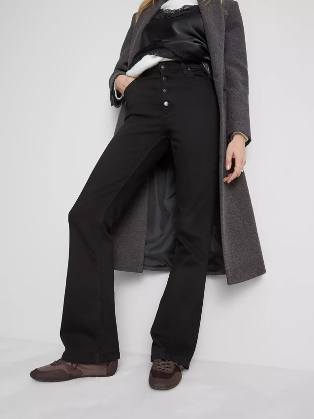 Bootcut-Jeans aus Baumwolle mit mittlerer Leibhöhe Bootcut-Jeans aus Baumwolle mit mittlerer Leibhöhe