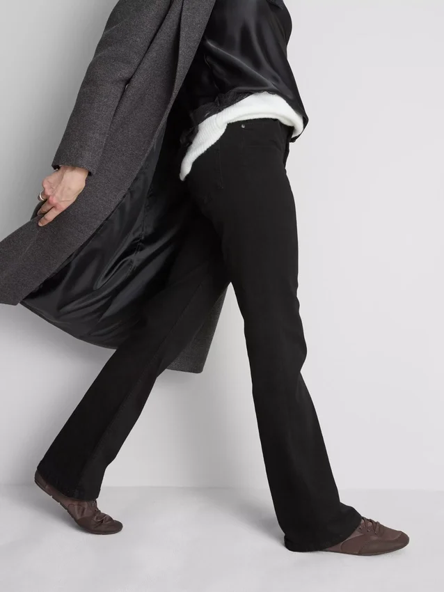 Bootcut-Jeans aus Baumwolle mit mittlerer Leibhöhe Bootcut-Jeans aus Baumwolle mit mittlerer Leibhöhe