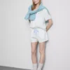Boyfriend-Schlafanzug-Shorts aus Satin mit Blumenmuster Boyfriend-Schlafanzug-Shorts aus Satin mit Blumenmuster