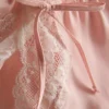 Braut-Slip aus Satin mit Spitze Braut-Slip aus Satin mit Spitze