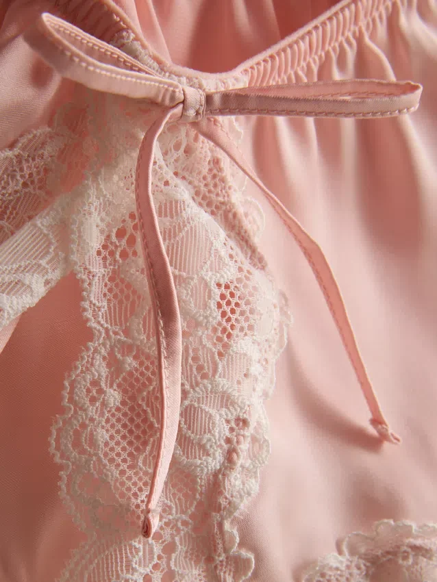 Braut-Slip aus Satin mit Spitze Braut-Slip aus Satin mit Spitze