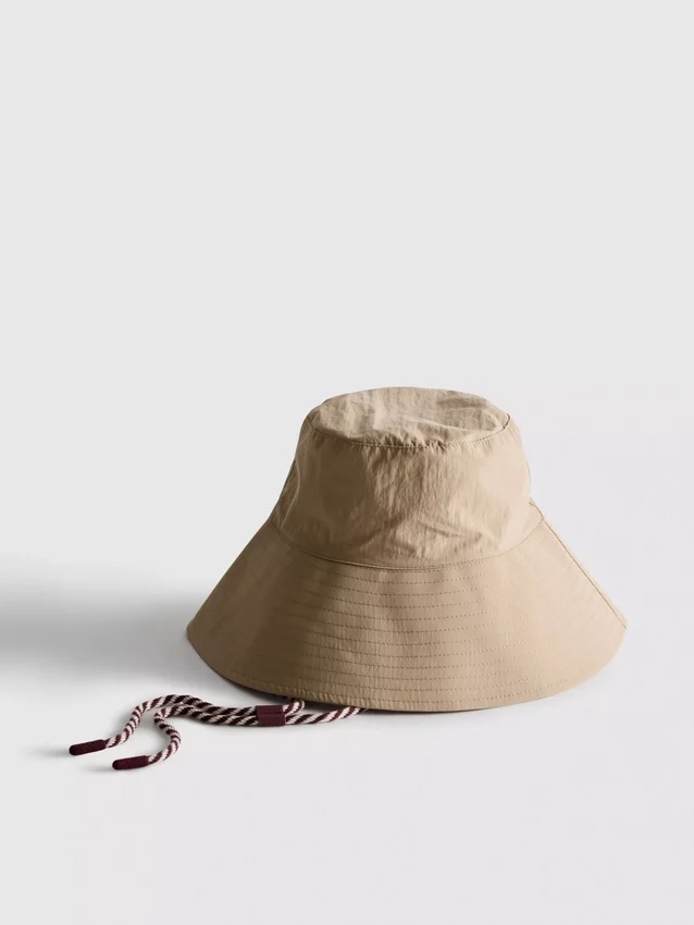 Bucket-Hat mit Kinnriemen Bucket-Hat mit Kinnriemen