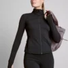 Butterweiche Funktionsjacke mit durchgehendem Reißverschluss Butterweiche Funktionsjacke mit durchgehendem Reißverschluss