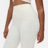 Butterweiche Leggings mit ausgestelltem Bein Butterweiche Leggings mit ausgestelltem Bein