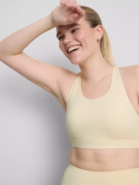 Butterweiches, trägerloses Crop-Top
