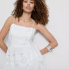 Cami-Top aus Baumwolle mit besticktem Peplum-Saum