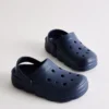 Clogs mit Fersenriemen