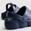 Clogs mit Fersenriemen