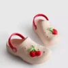 Clogs mit Frucht-Emblem