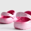 Clogs mit Herzmotiv