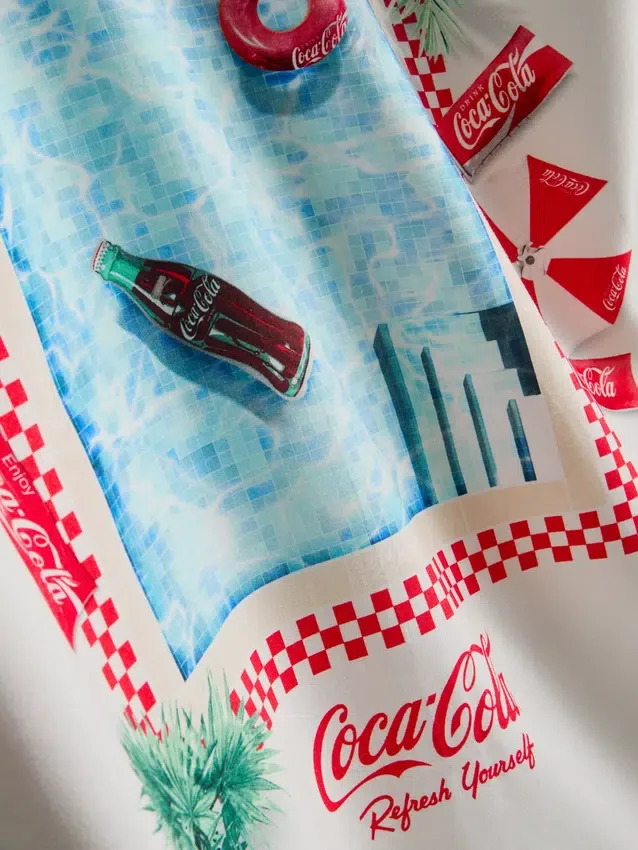 Coca-Cola-Hemd mit kurzen Ärmeln Coca-Cola-Hemd mit kurzen Ärmeln