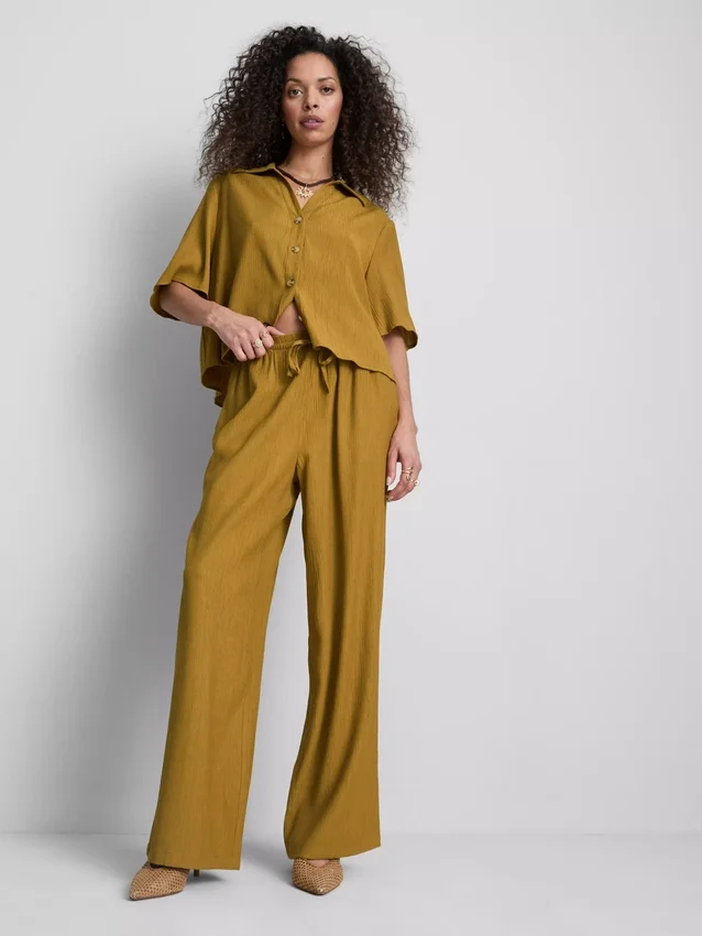 Crinkle-Hose mit weitem Bein Crinkle-Hose mit weitem Bein