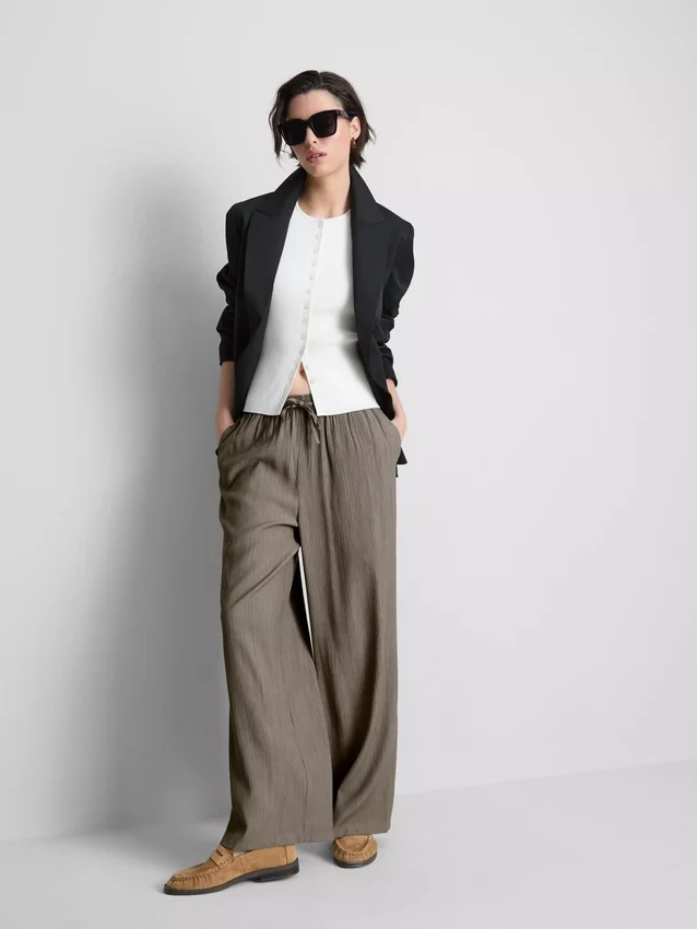 Crinkle-Hose mit weitem Bein Crinkle-Hose mit weitem Bein