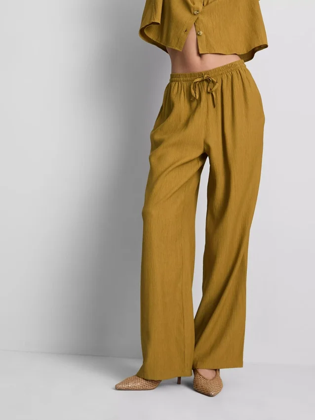 Crinkle-Hose mit weitem Bein Crinkle-Hose mit weitem Bein