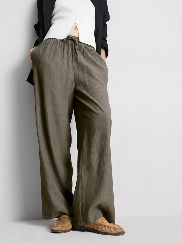 Crinkle-Hose mit weitem Bein Crinkle-Hose mit weitem Bein