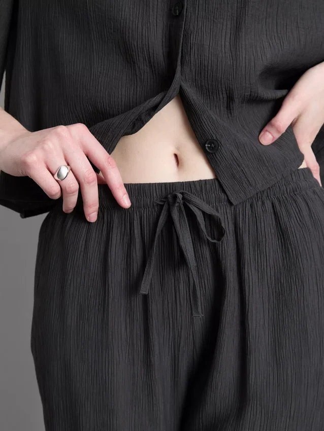 Crinkle-Hose mit weitem Bein Crinkle-Hose mit weitem Bein