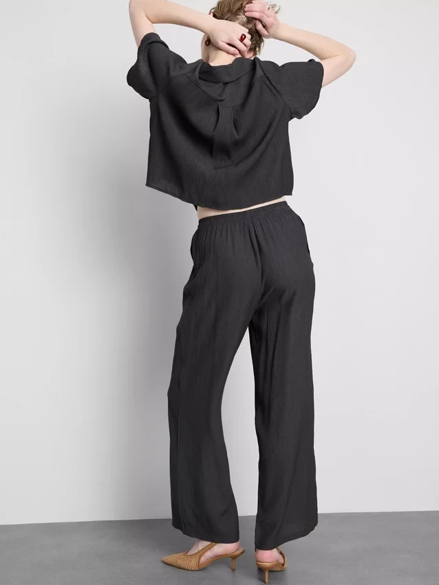 Crinkle-Hose mit weitem Bein Crinkle-Hose mit weitem Bein