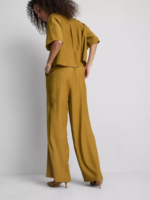 Crinkle-Hose mit weitem Bein Crinkle-Hose mit weitem Bein